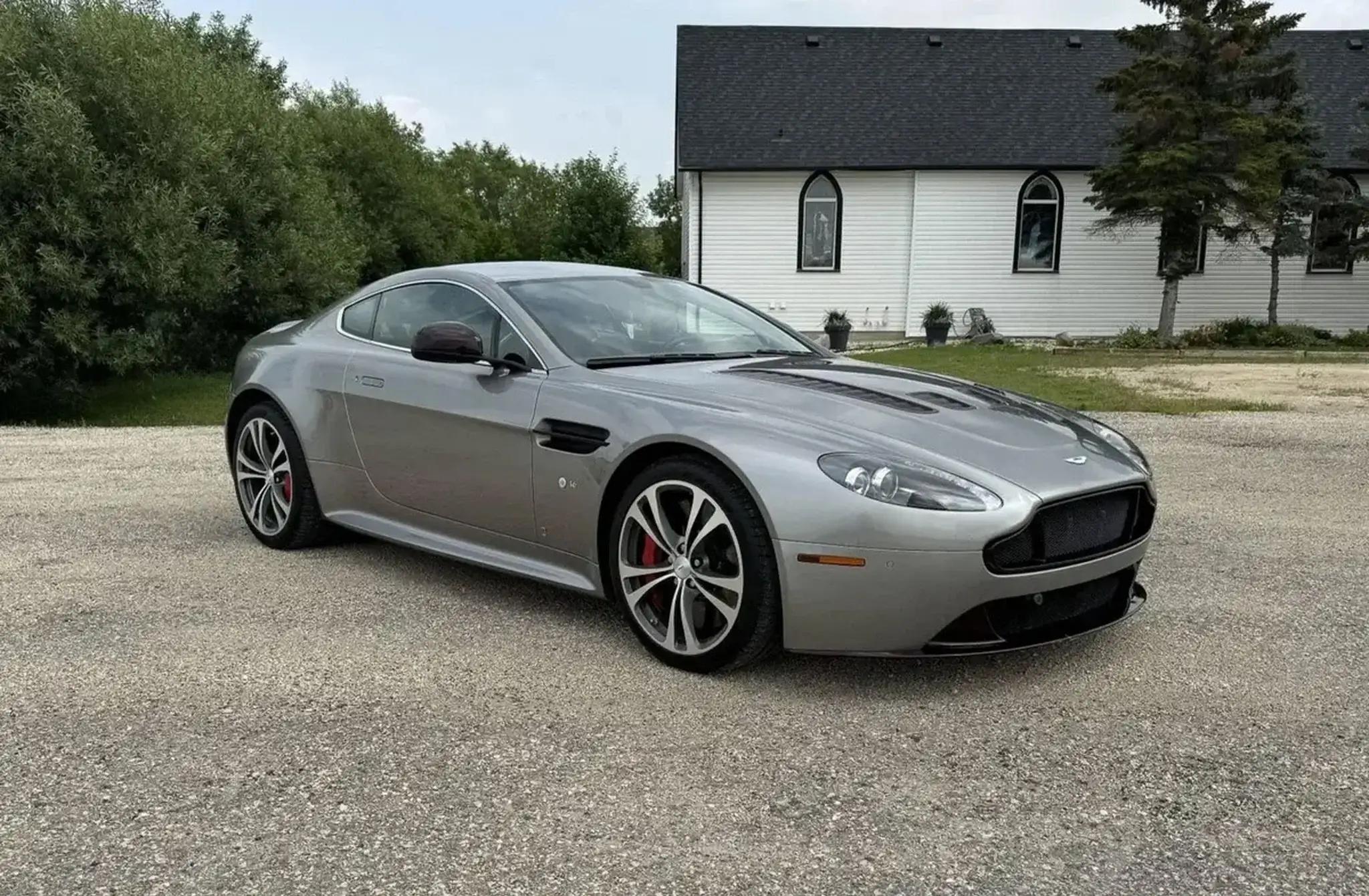 main_image of Aston Martin V12 Vantage S