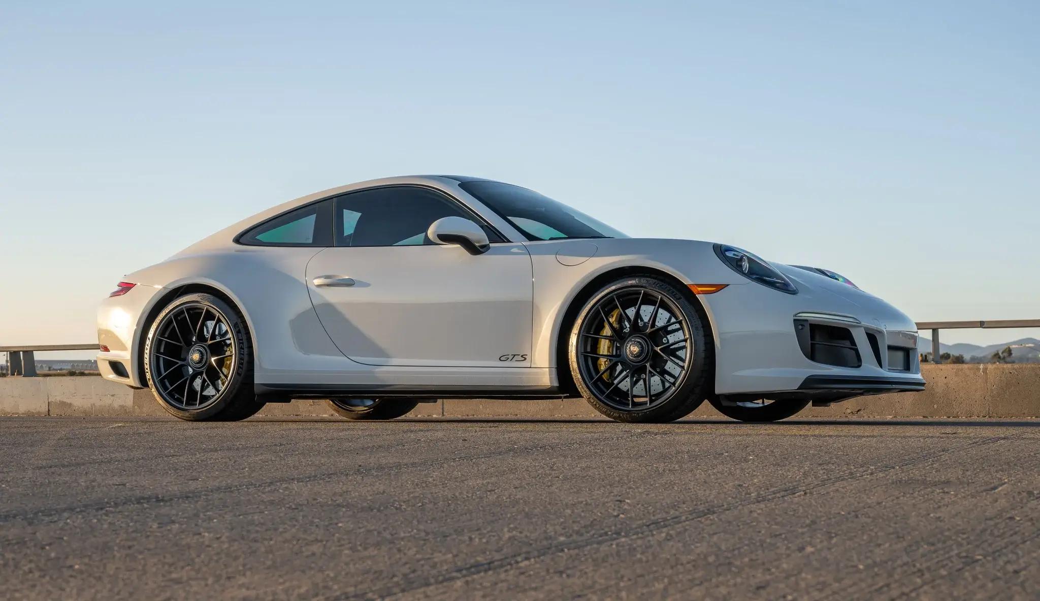 main_image of Porsche 991 Carrera GTS