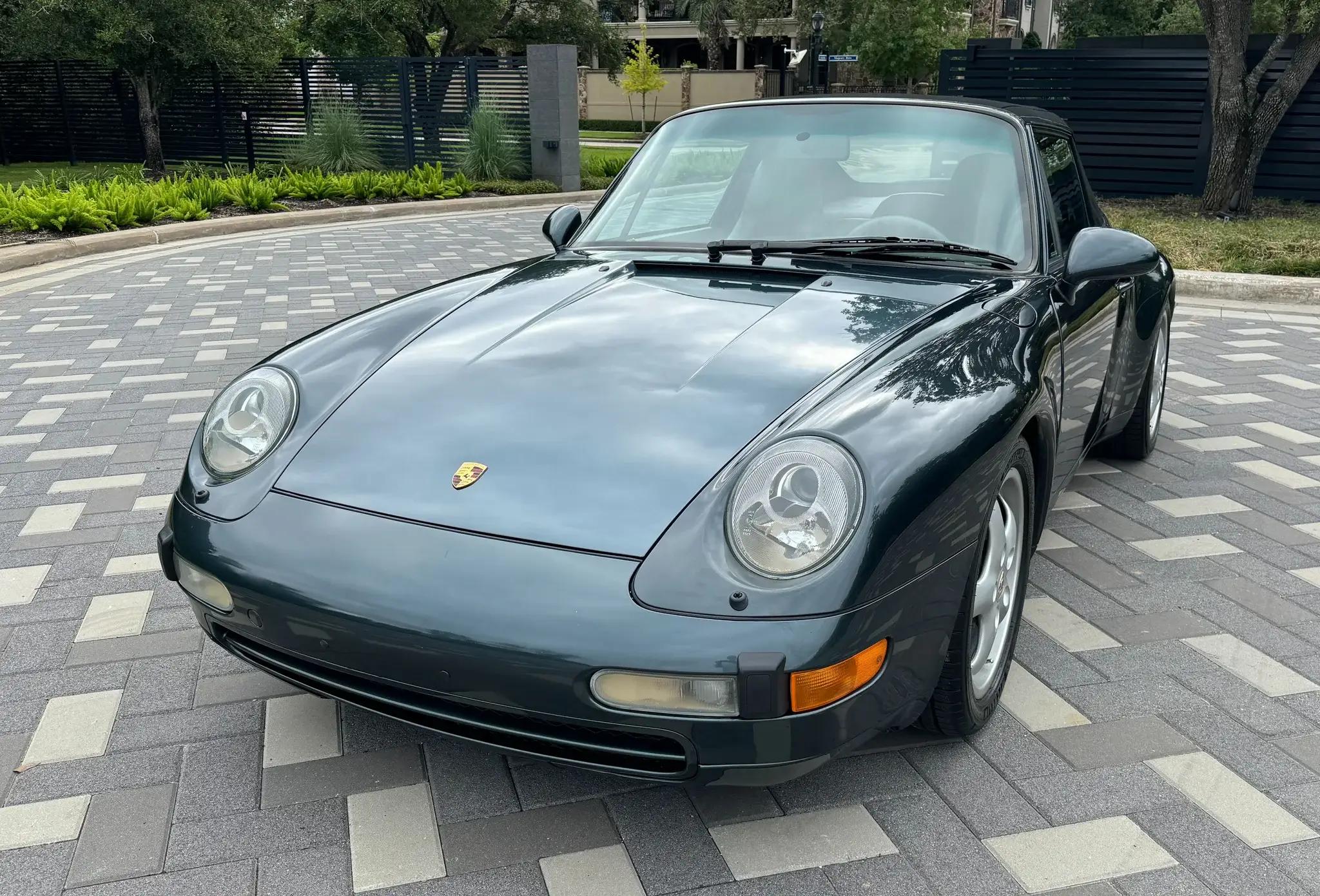 main_image of Porsche 911 Carrera Cabriolet